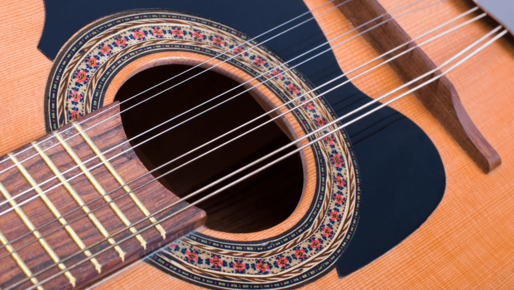 how many strings does mandolin have